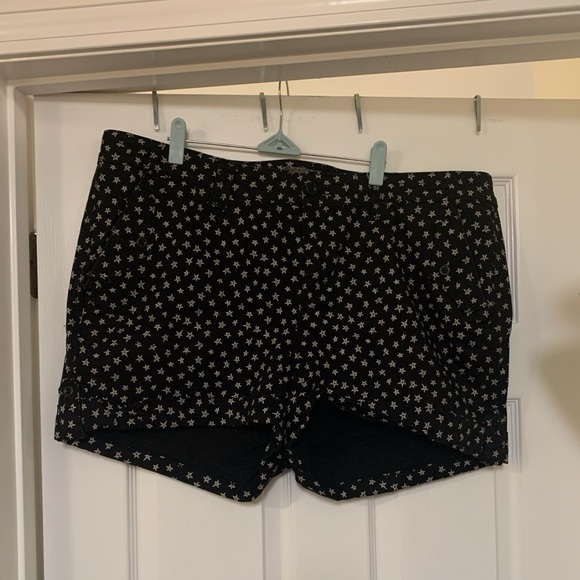 NEVER WORN Torrid 22 3.5 Inch Military Stretch Twill Mid-Rise Short, Black Star - Picture 7 of 14